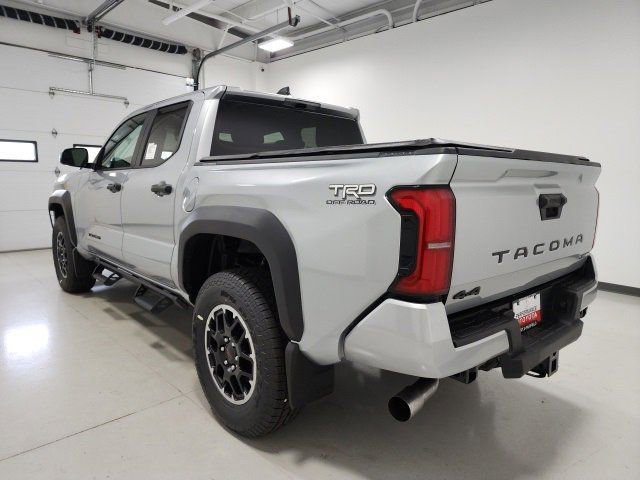 2025 Toyota Tacoma 4x4 TRD photo 4