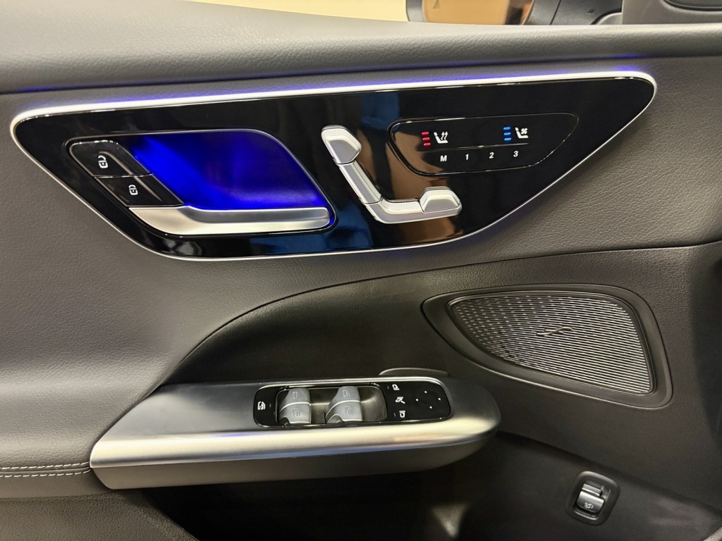 2025 Mercedes Benz C 300 photo 19