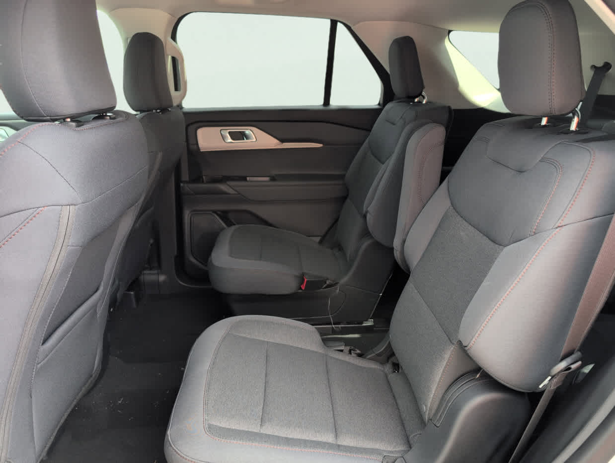 2025 Ford Explorer photo 9