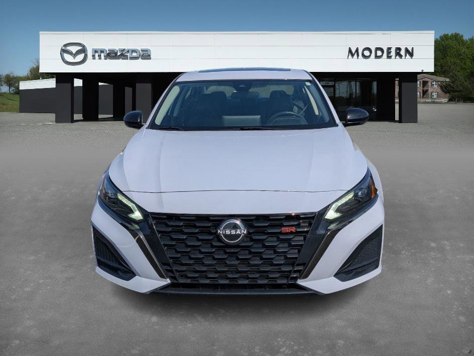 2023 Nissan Altima SR photo 8