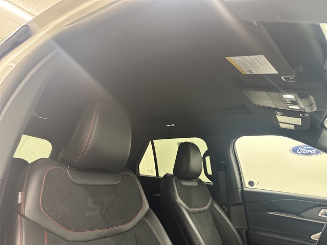 2025 Ford Explorer ST photo 21