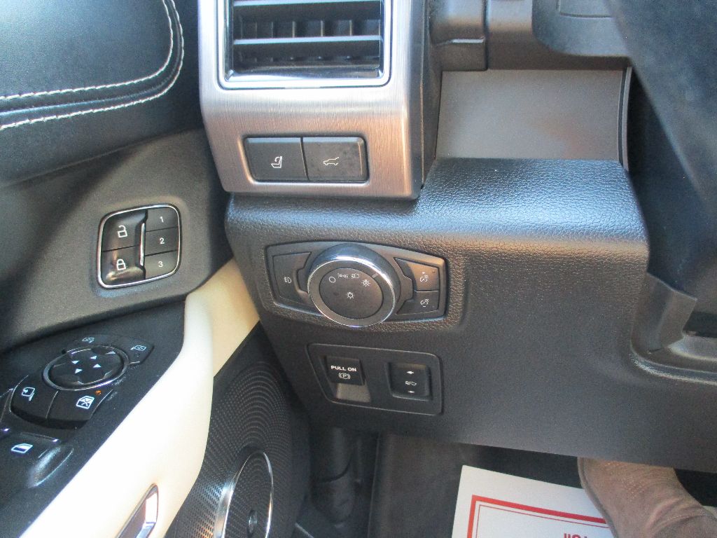 2020 Ford Expedition Platinum photo 16