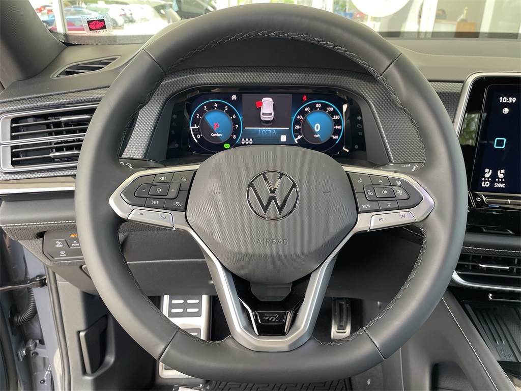 2025 Volkswagen Atlas Cross Sport SEL R-Line photo 19