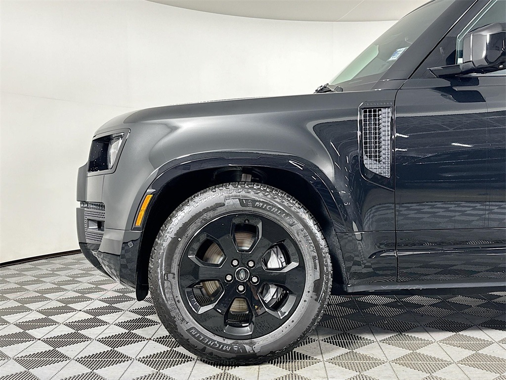 2025 Land Rover Defender 90 X-Dynamic SE photo 9