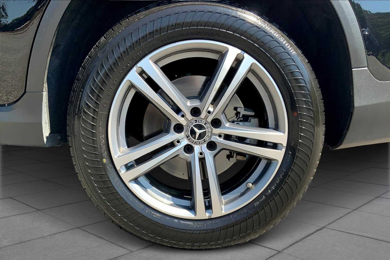 2021 Mercedes Benz GLC 300 photo 10