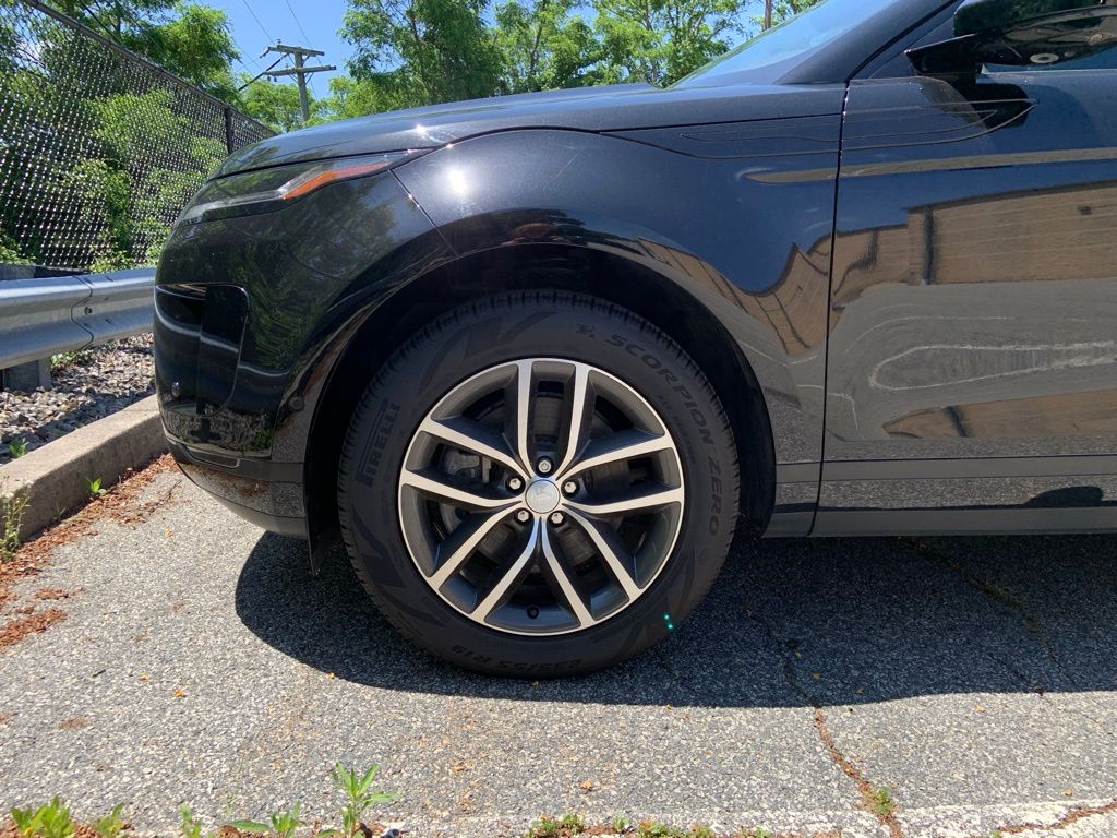2024 Land Rover Range Rover Evoque S photo 9