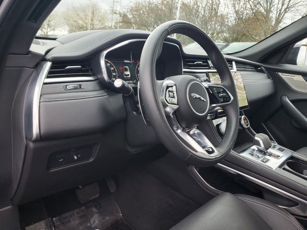2024 Jaguar F-PACE P250 R-Dynamic S photo 15