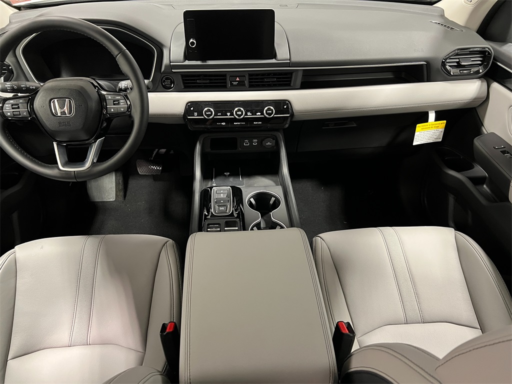 2025 Honda Pilot Touring photo 18