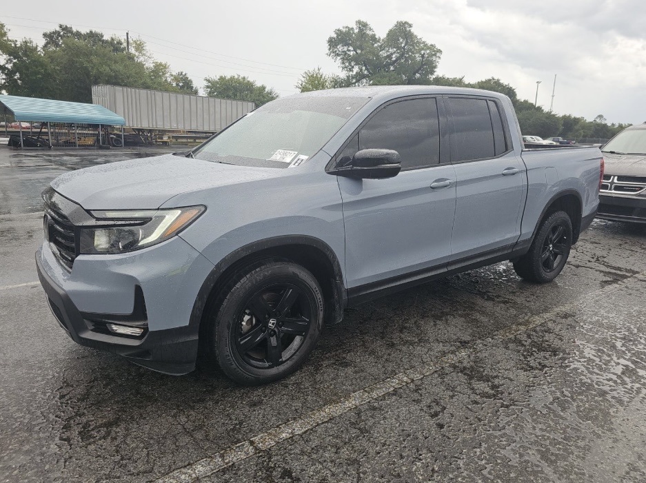 2022 Honda Ridgeline Black Edition photo 2