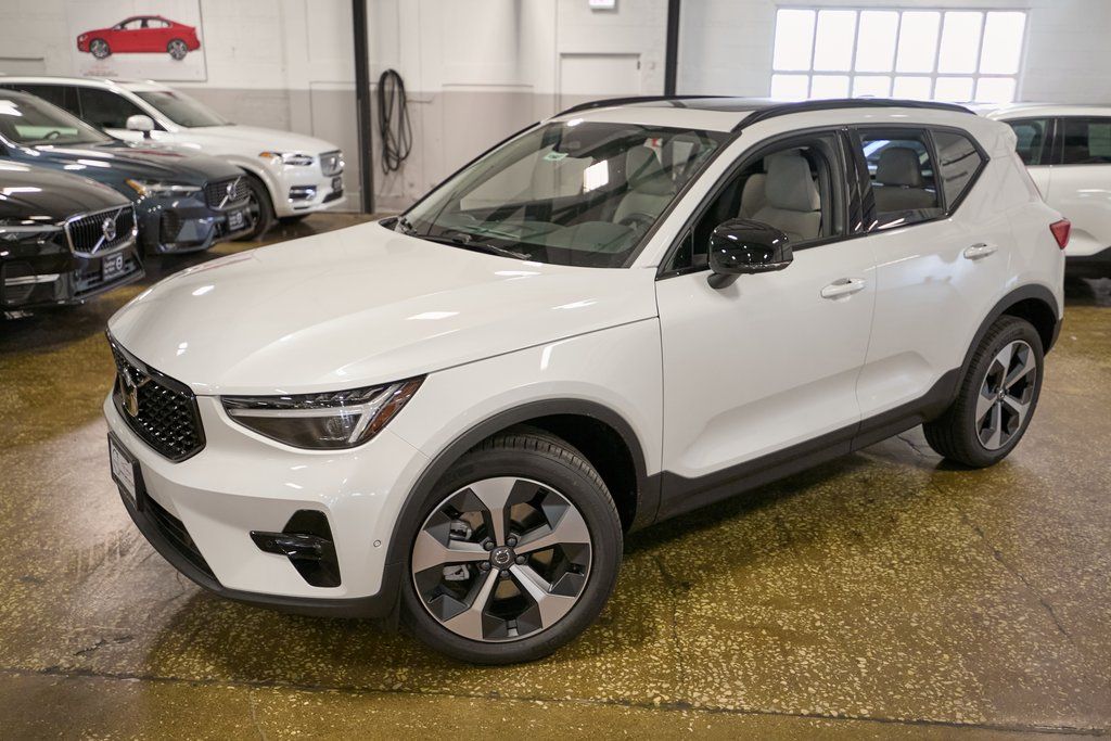 2026 VOLVO XC40 - Image 2
