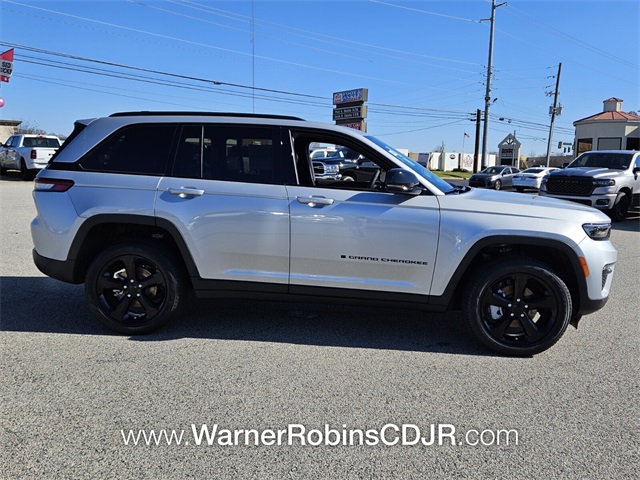2025 Jeep Grand Cherokee Limited photo 14