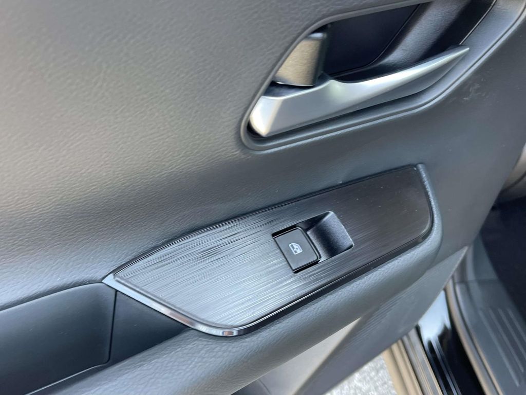 2026 Nissan Kicks SV photo 10