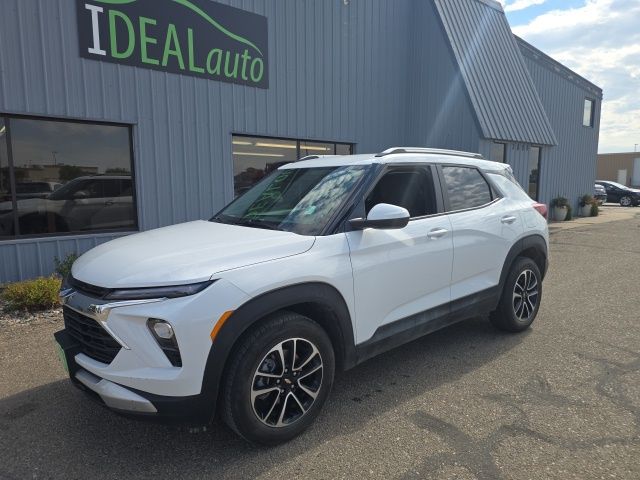 2024 Chevrolet Trailblazer LT photo 2