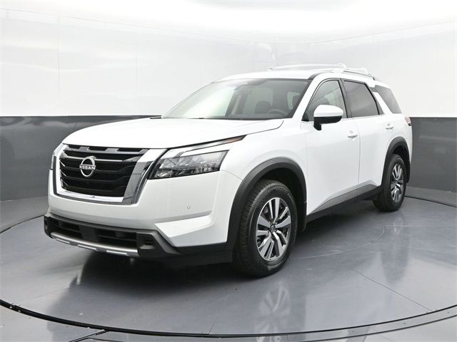 2025 Nissan Pathfinder SL's photo