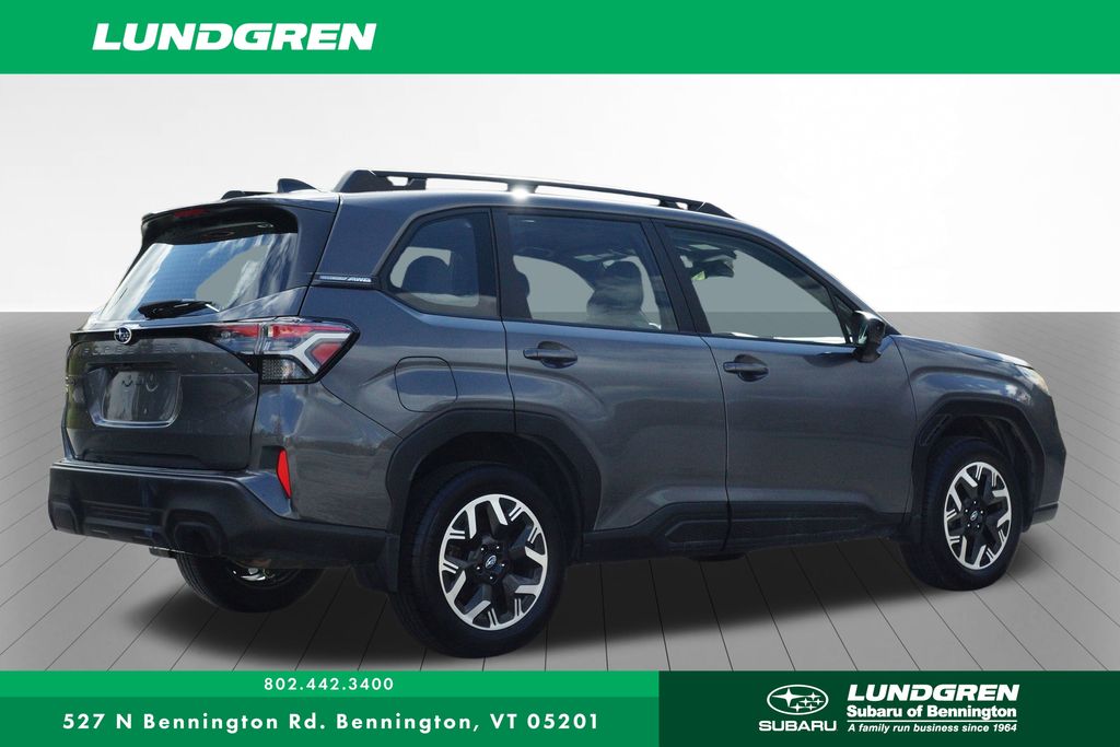 2025 Subaru Forester Base photo 3