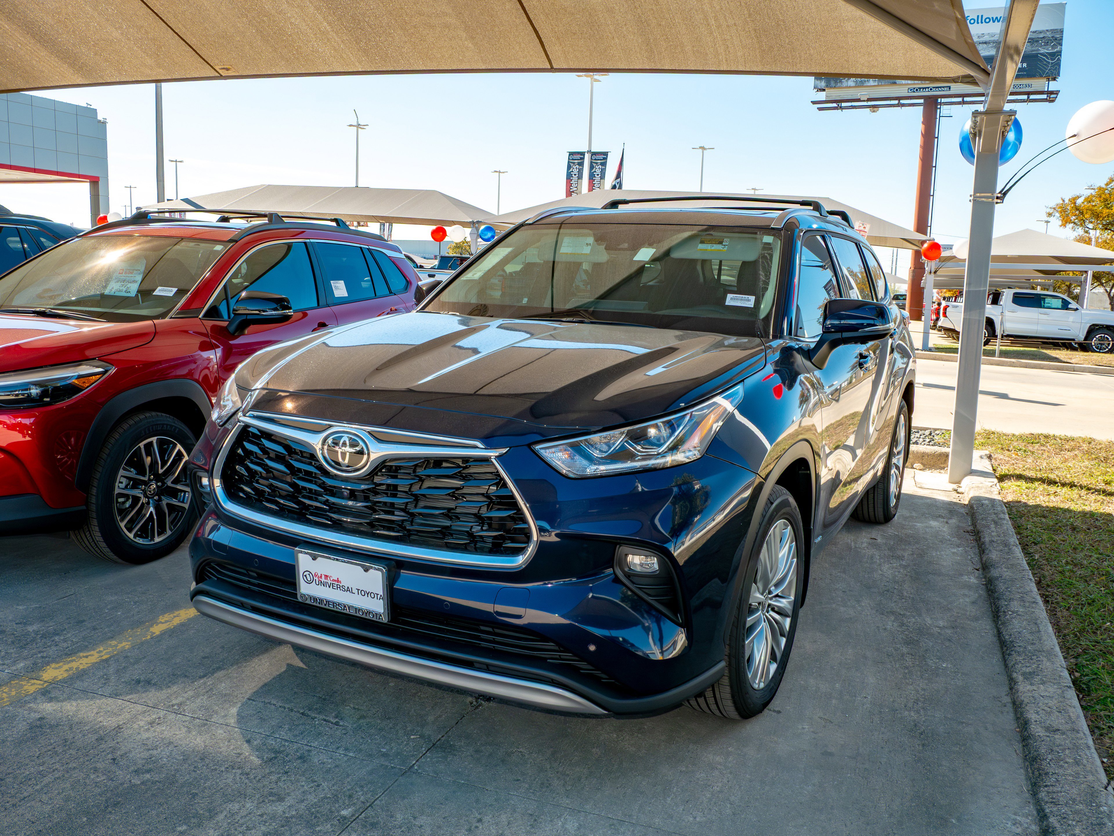 2026 Toyota Highlander Platinum's photo