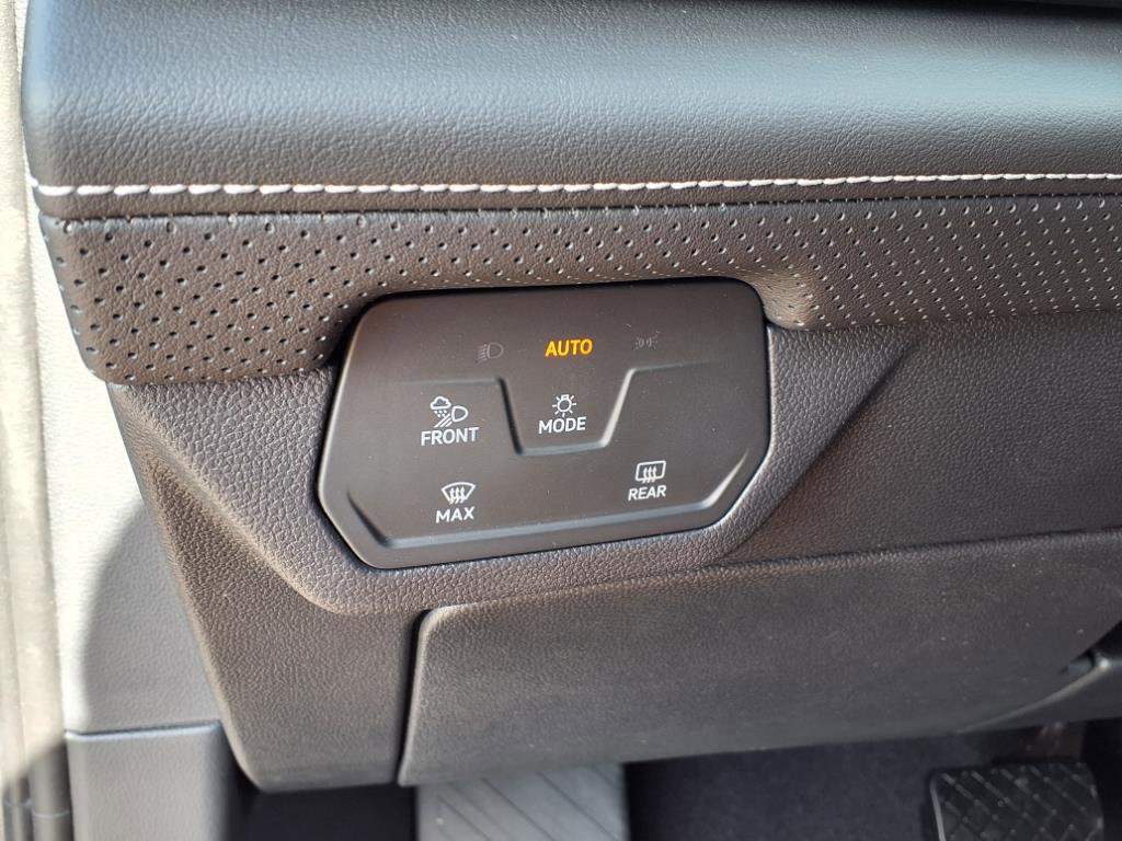 2025 Volkswagen Atlas SE Technology photo 3