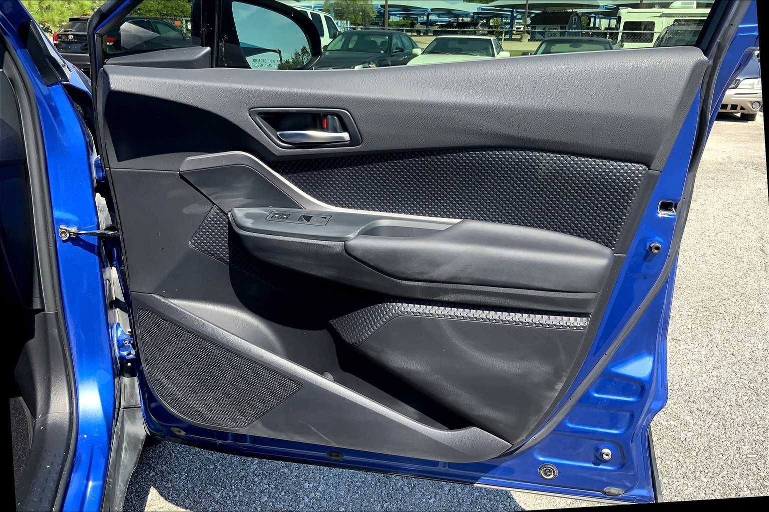 2020 Toyota C-HR LE photo 21