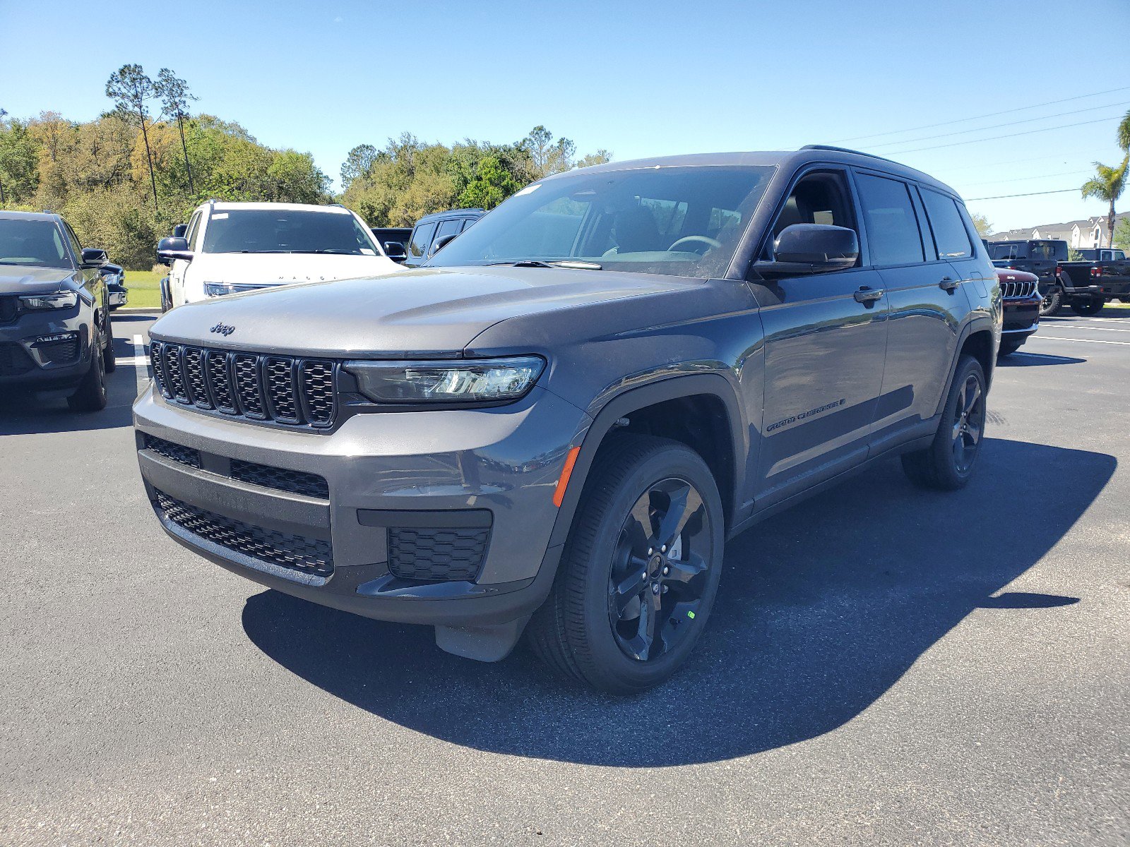 2025 Jeep Grand Cherokee Altitude X photo 3