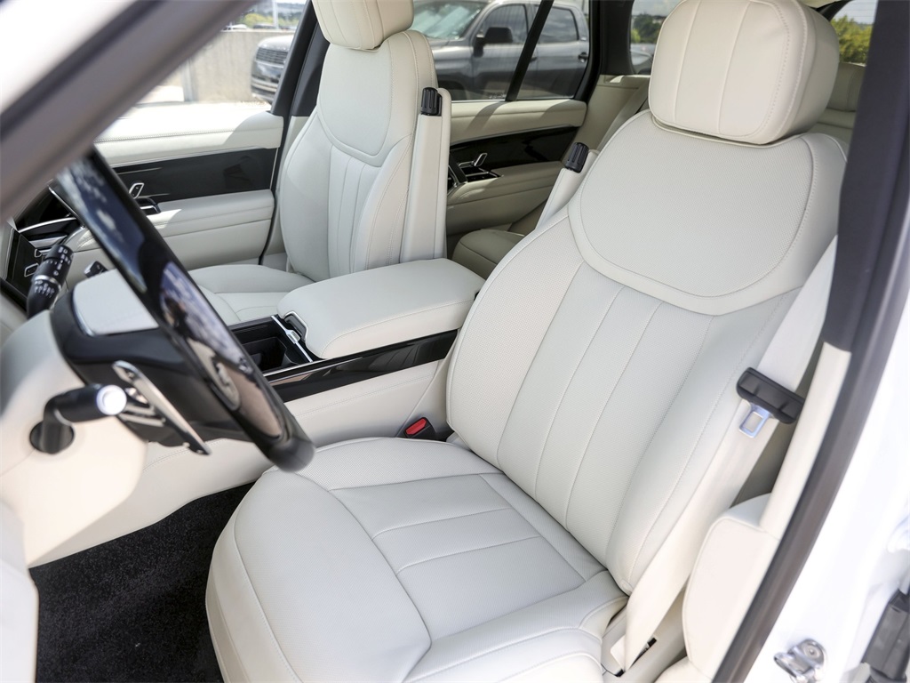 2025 Land Rover Range Rover SE photo 10