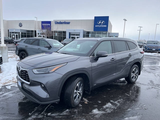 2025 Toyota Highlander XLE's photo