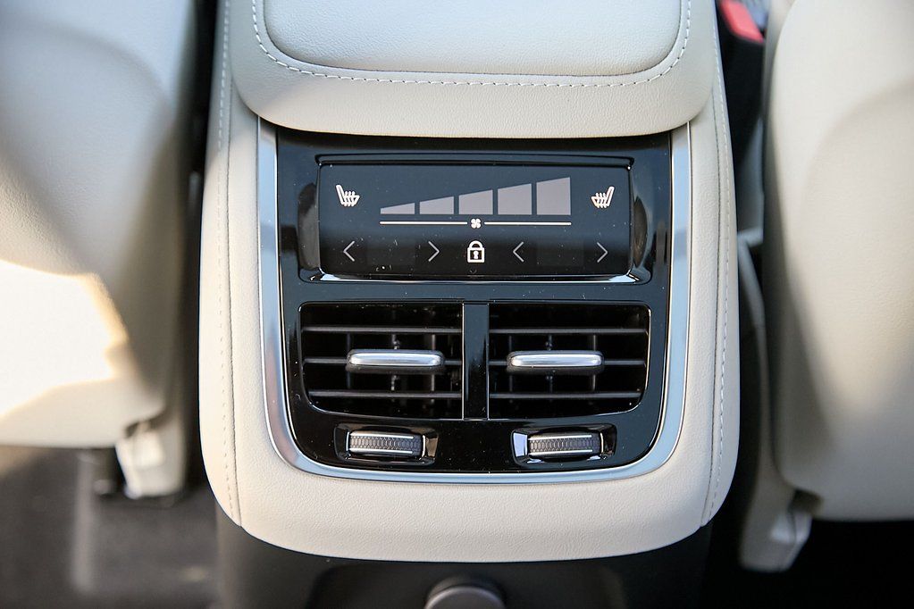 2026 VOLVO XC90 - Image 24