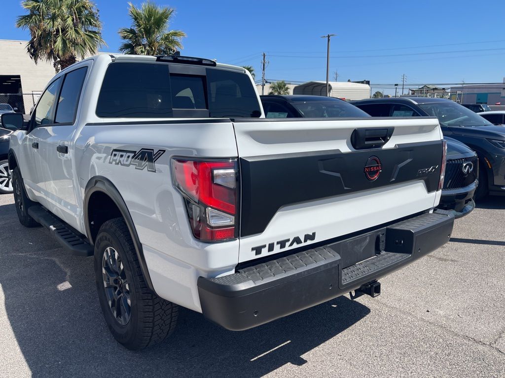 2024 Nissan Titan PRO-4X photo 5