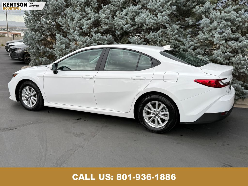 2025 Toyota Camry LE photo 4