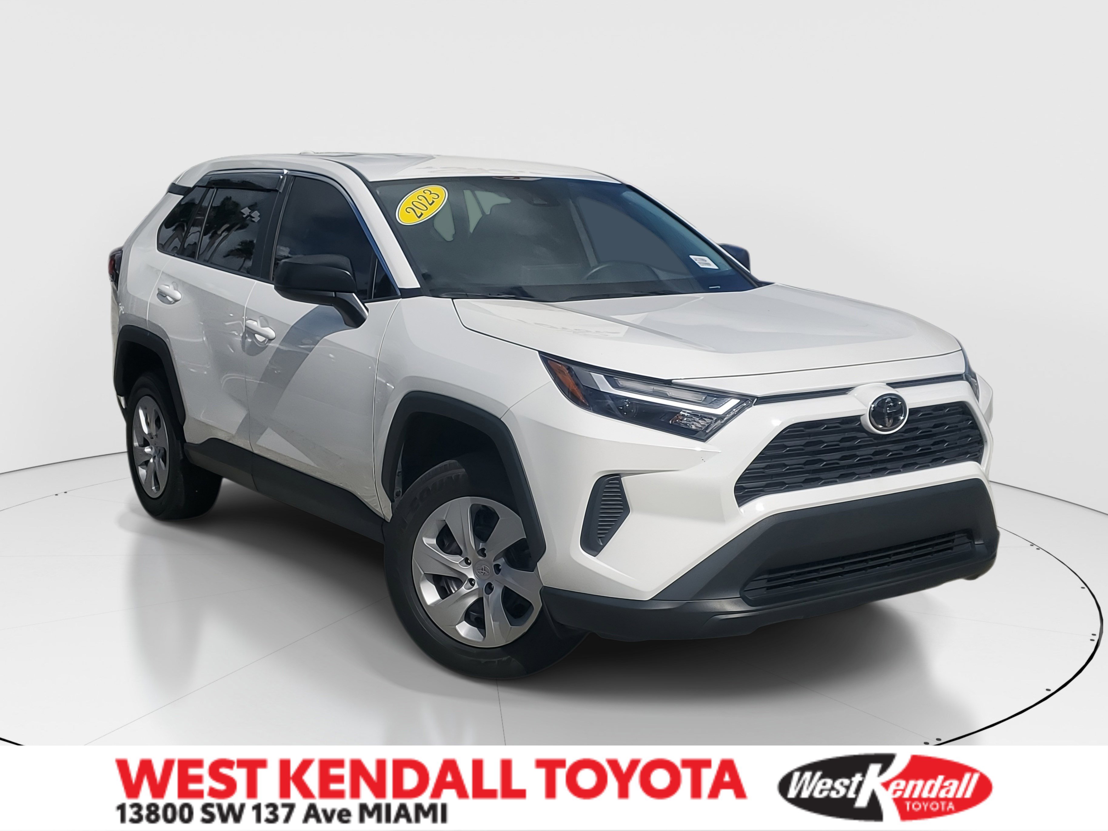 2023 Toyota RAV4 LE's photo