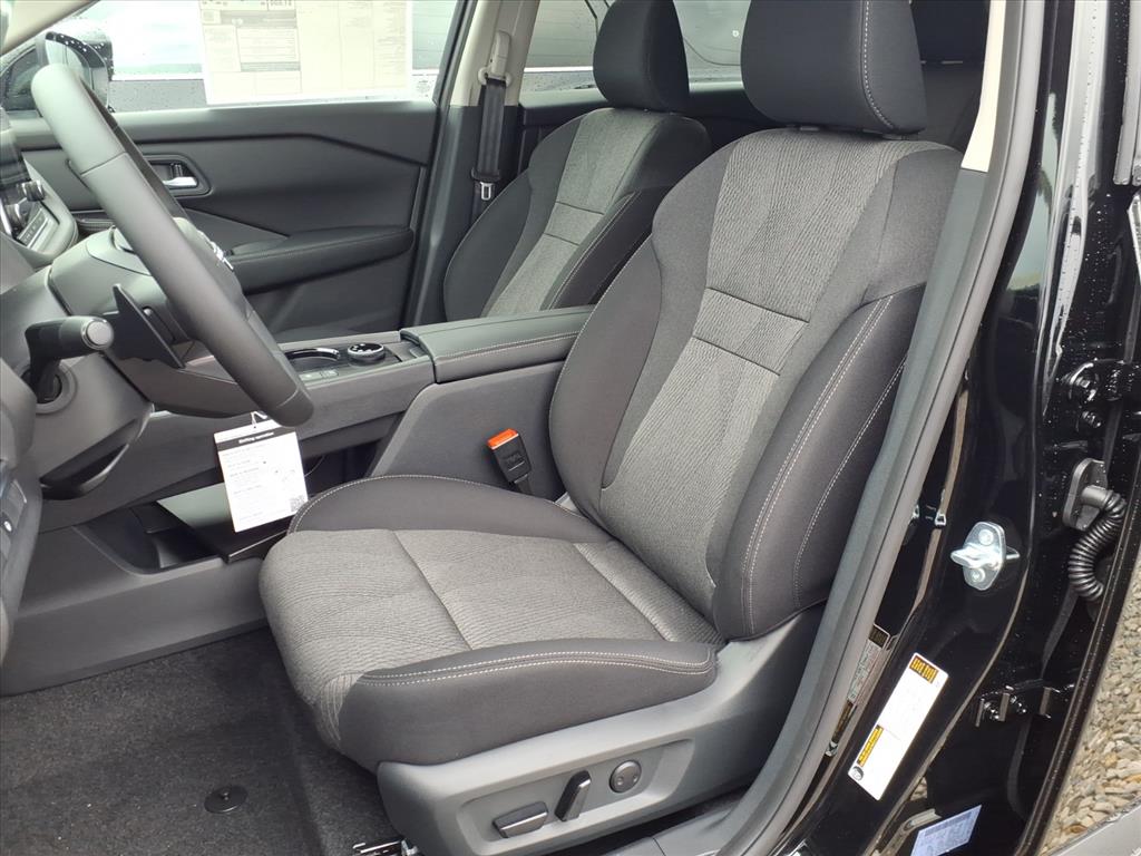 2026 Nissan Rogue SV photo 2