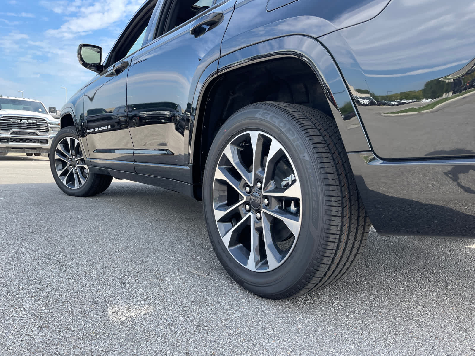 2025 Jeep Grand Cherokee Overland photo 6