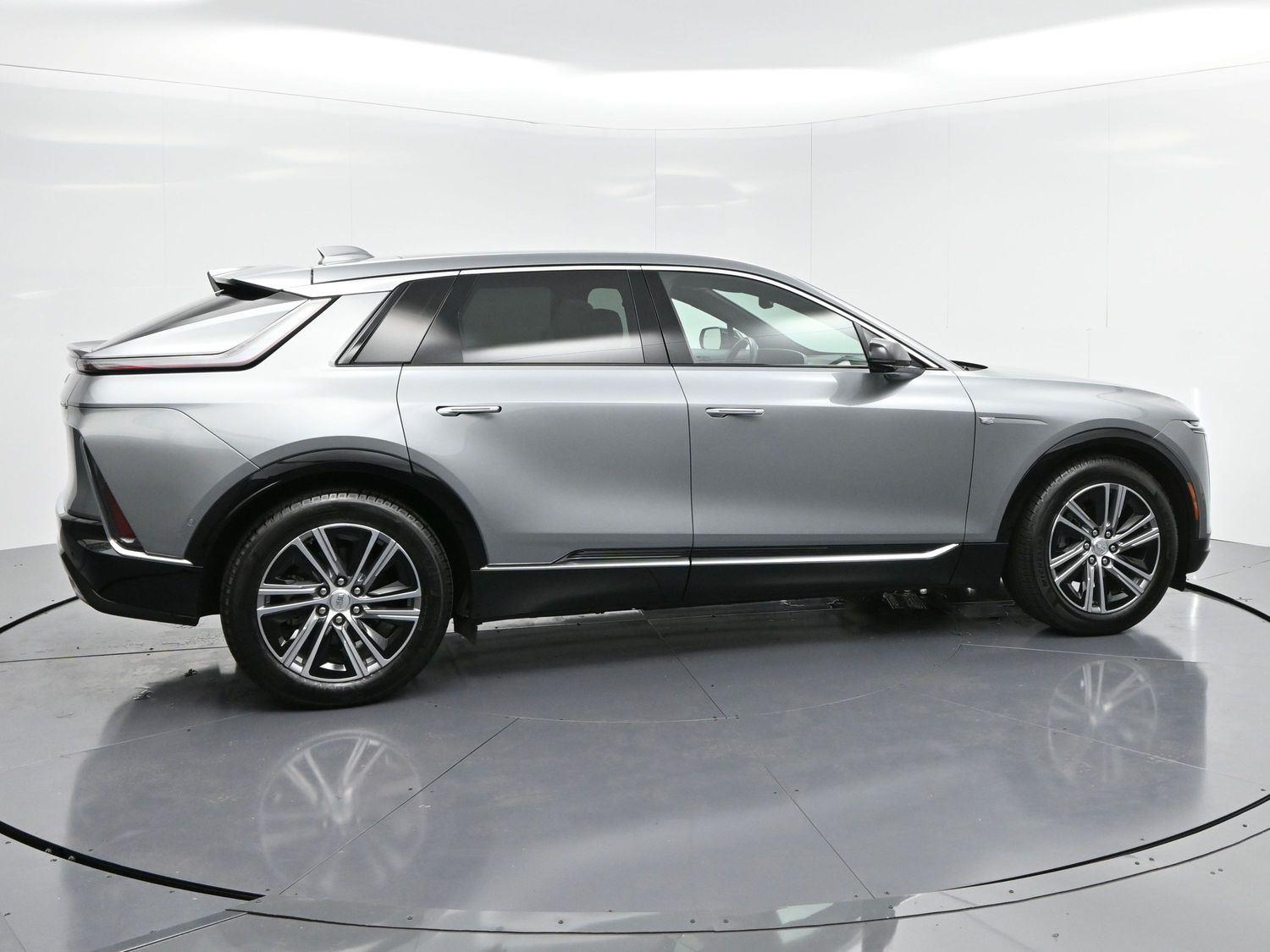 2024 Cadillac Lyriq Luxury photo 8