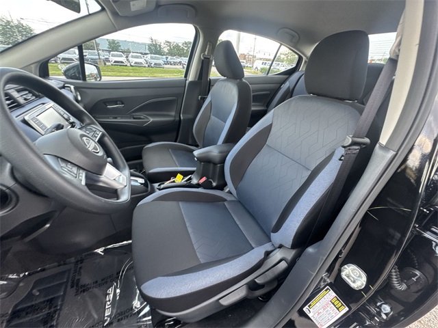2025 Nissan Versa 1.6 SV photo 11