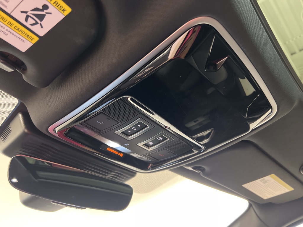 2025 Land Rover Range Rover Velar SE photo 17