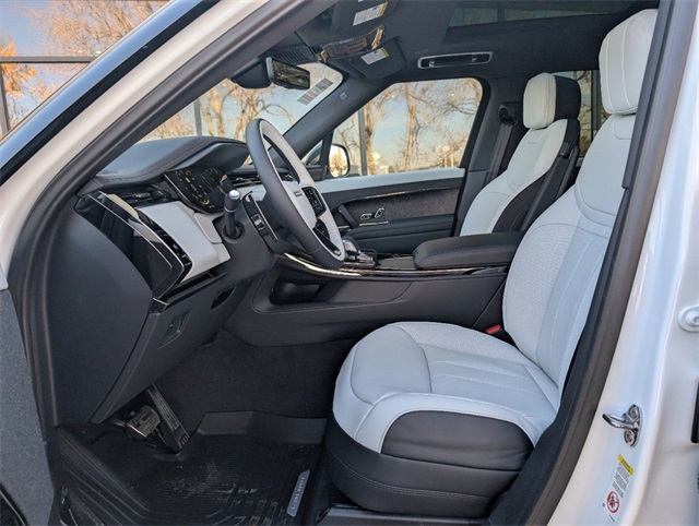 2025 Land Rover Range Rover Sport SE photo 8