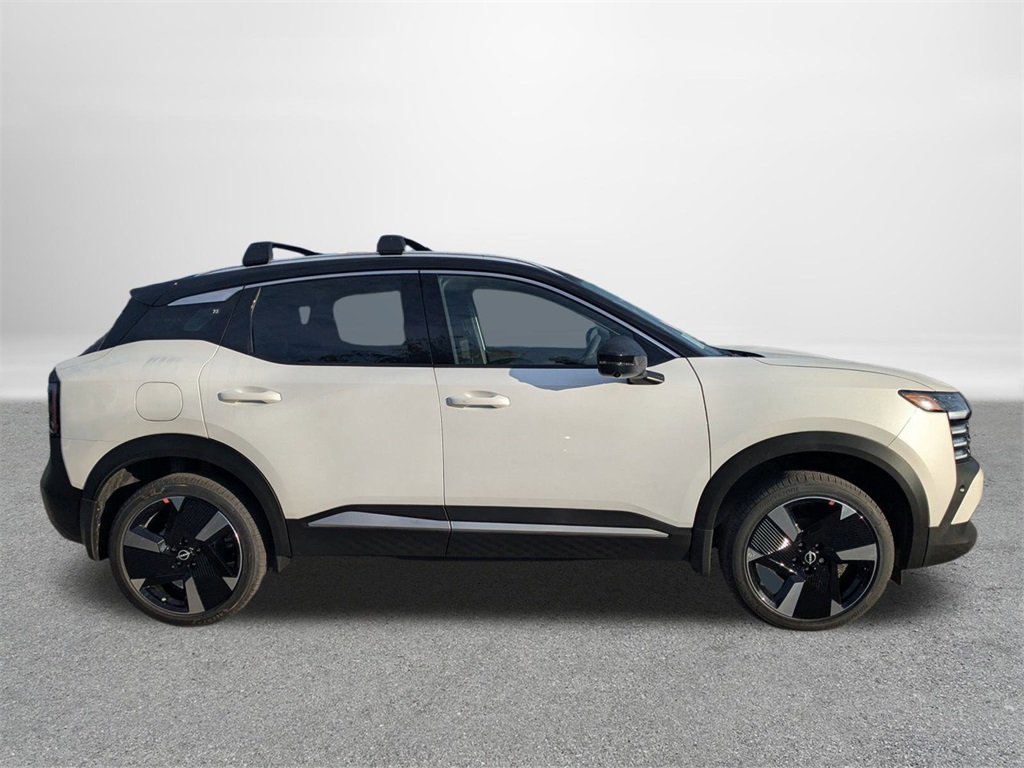 2026 Nissan Kicks SR photo 2