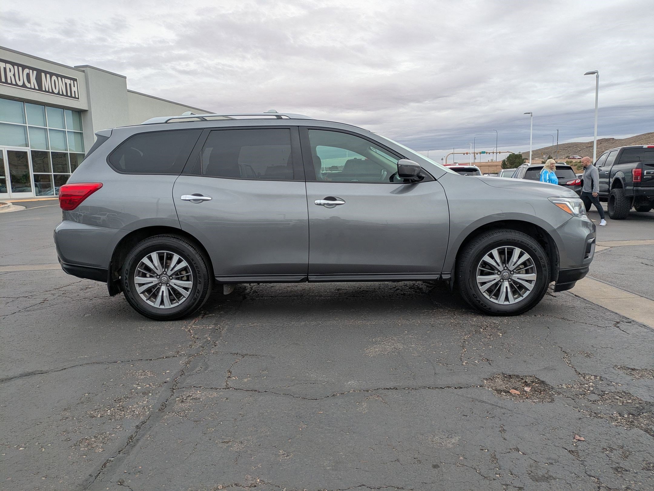 Used 2019 Nissan Pathfinder S with VIN 5N1DR2MM1KC603553 for sale in St. George, UT