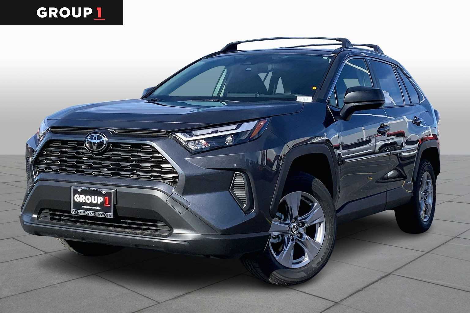 2025 Toyota RAV4 LE's photo