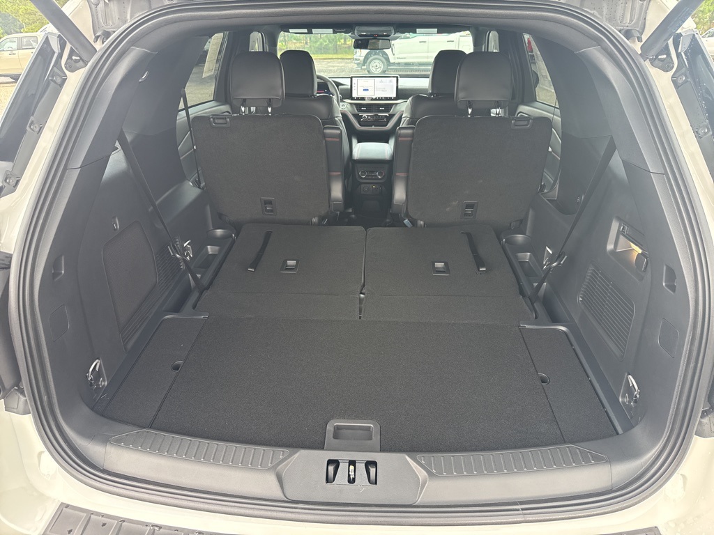 2025 Ford Explorer ST-Line photo 19