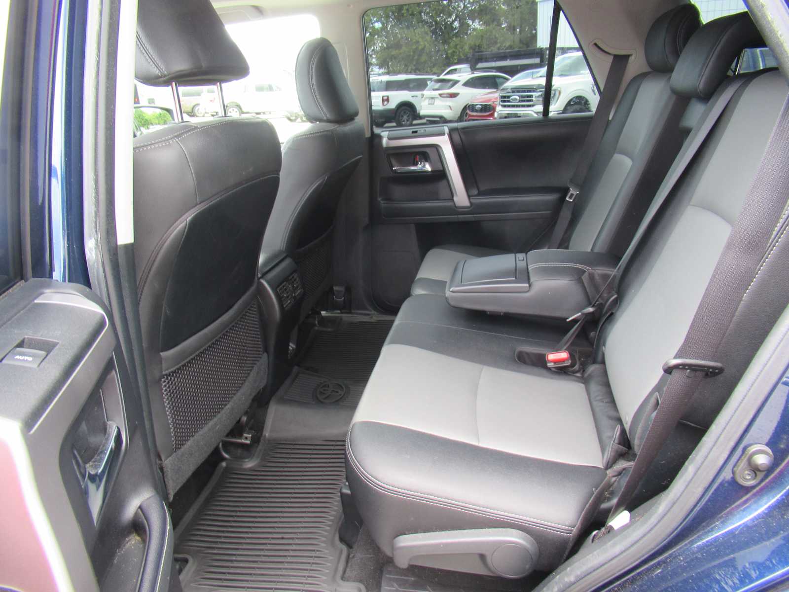 2020 Toyota 4Runner SR5 Premium photo 13