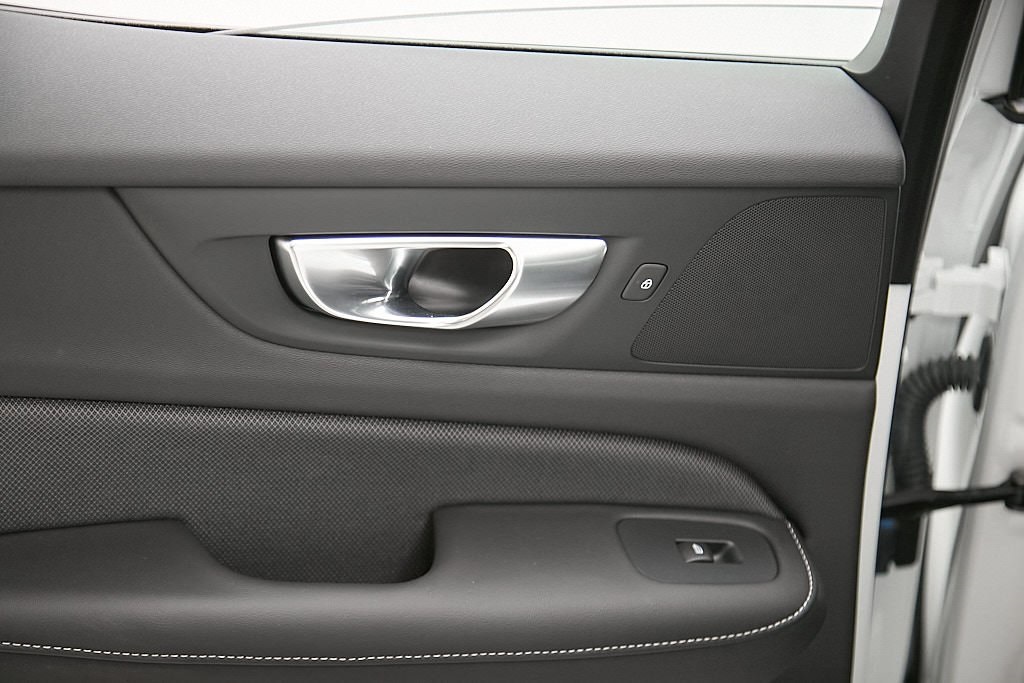 2025 VOLVO S60 - Image 18