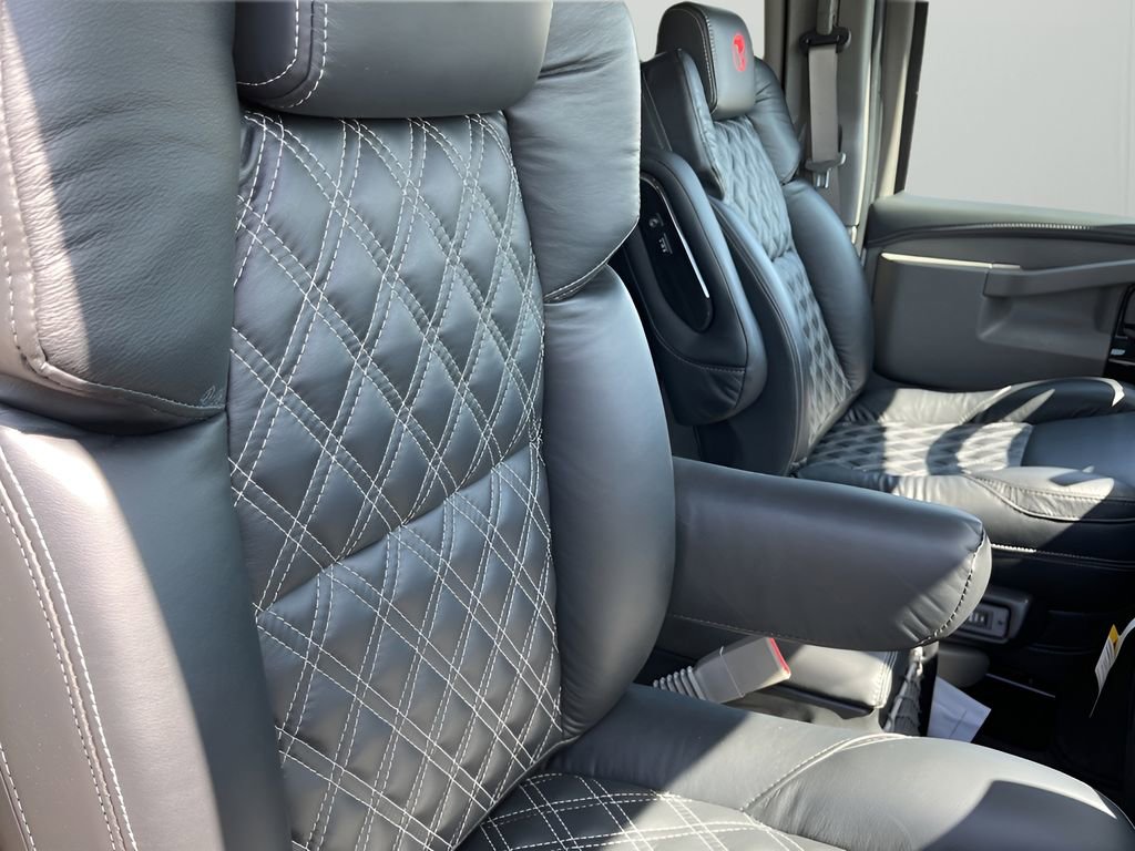 2025 Gmc Savana Cargo 2500 photo 8