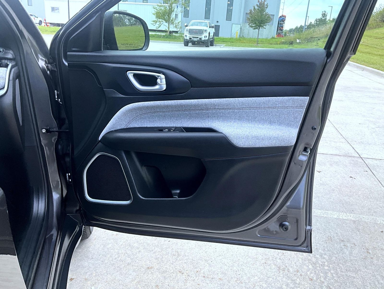 2023 Jeep Compass Latitude Lux photo 17