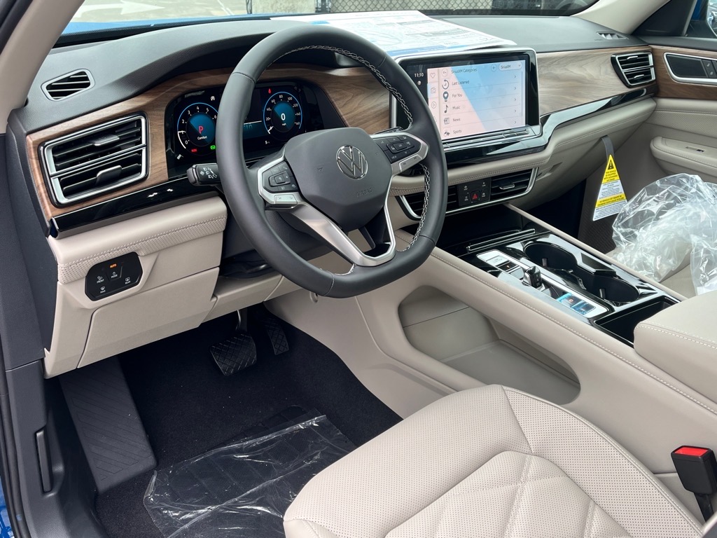 2025 Volkswagen Atlas SE Technology photo 7