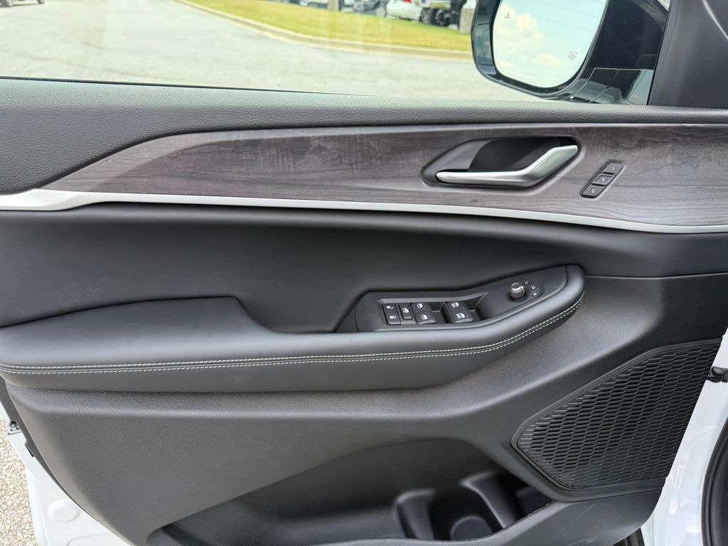2025 Jeep Grand Cherokee Limited photo 10