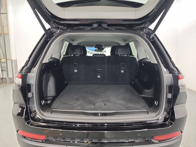 2023 Jeep Grand Cherokee Limited photo 3