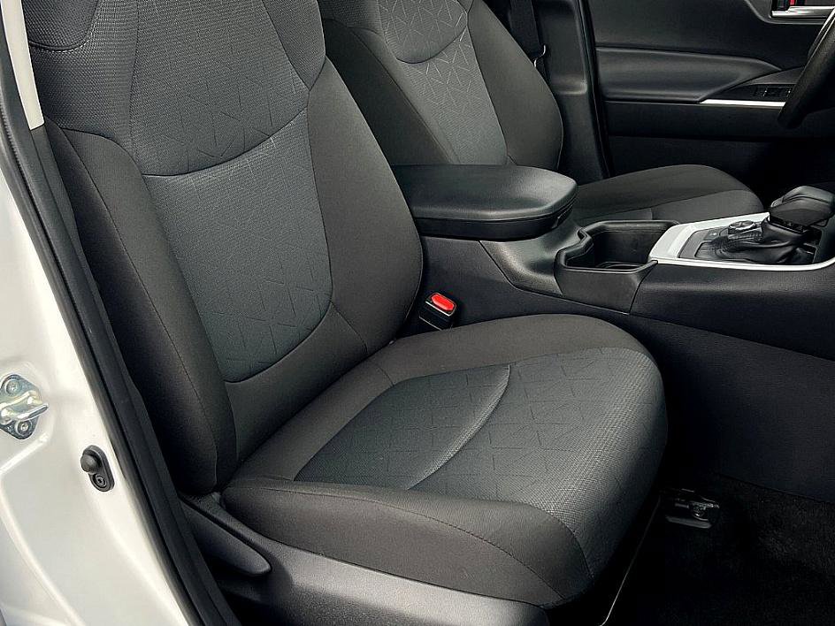 2024 Toyota RAV4 Hybrid XLE photo 21
