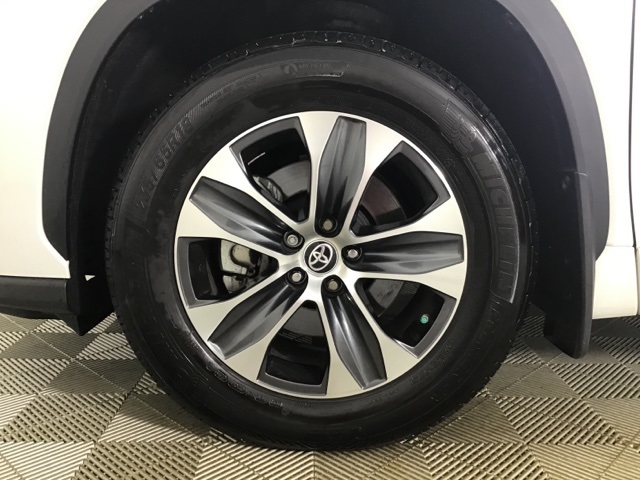 2022 Toyota Highlander XLE photo 26