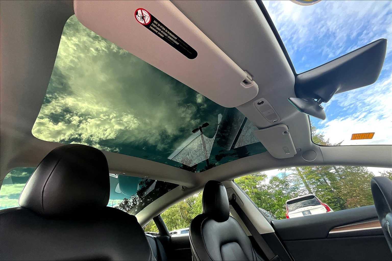 2022 Tesla Model 3 Long Range photo 11