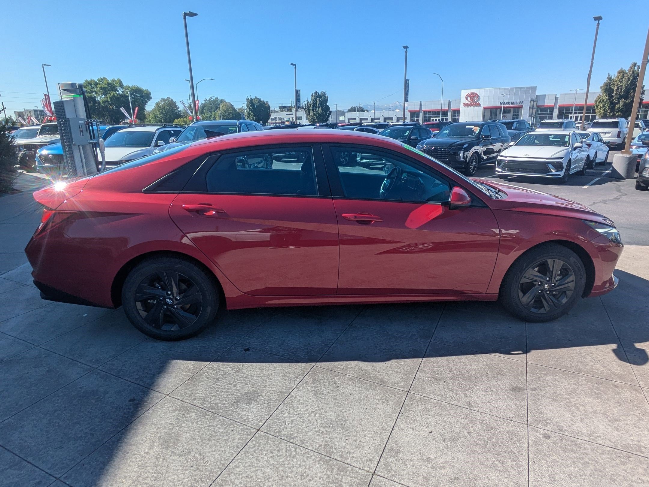 2022 Hyundai Elantra SEL Convenience photo 2